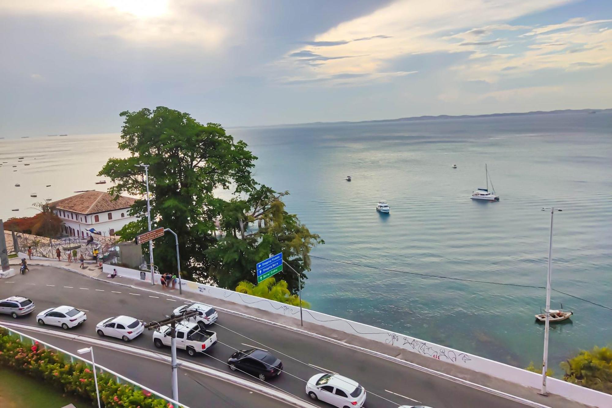 Cloc Marina Vista Mar P/ A Baia De Todos Os Santos Lejlighed Salvador Eksteriør billede
