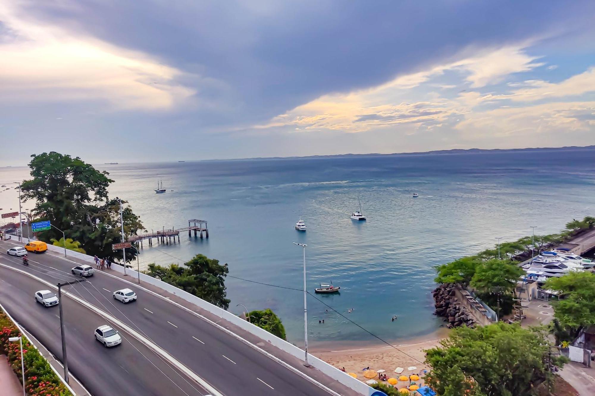 Cloc Marina Vista Mar P/ A Baia De Todos Os Santos Lejlighed Salvador Eksteriør billede