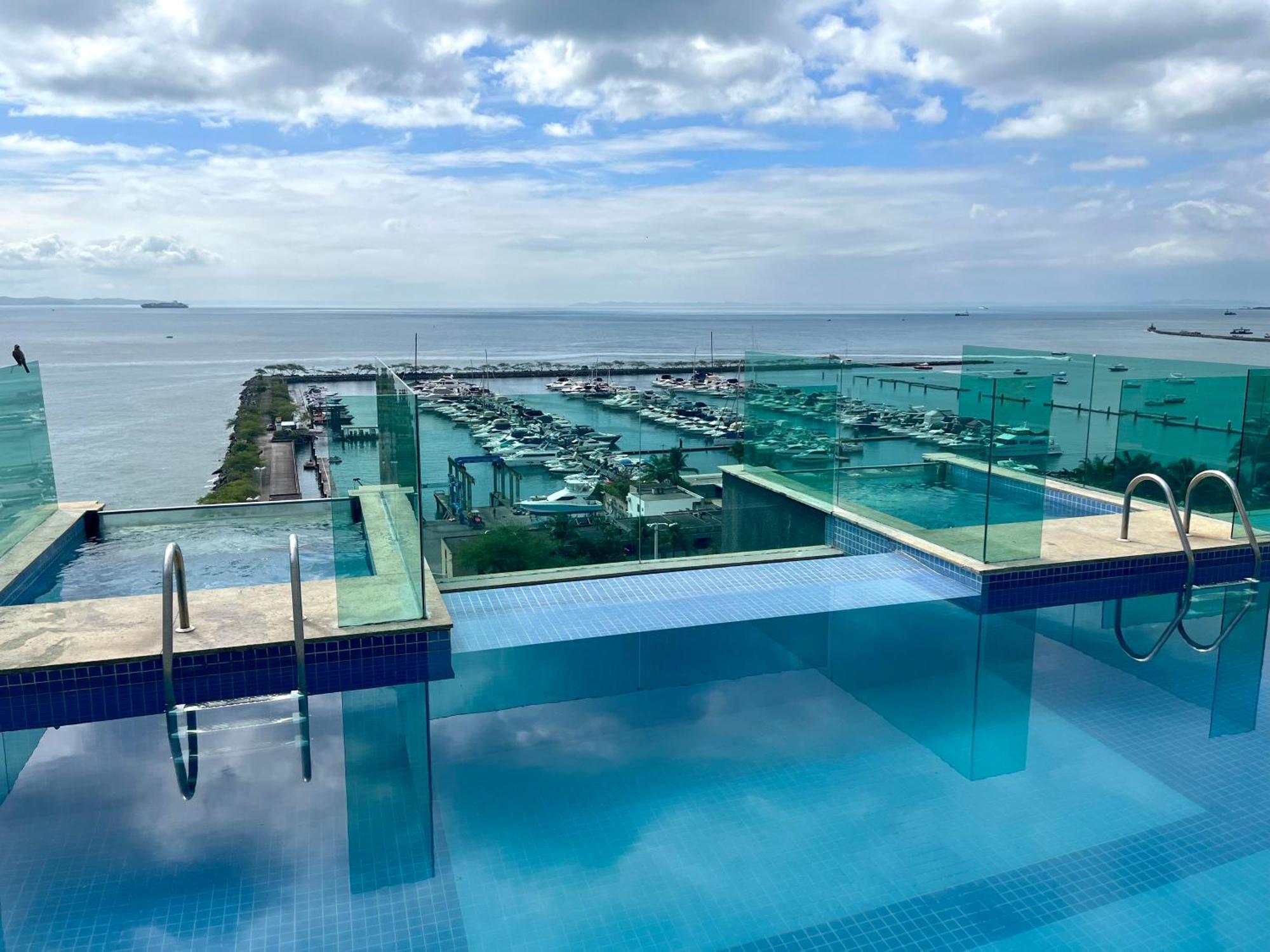Cloc Marina Vista Mar P/ A Baia De Todos Os Santos Lejlighed Salvador Eksteriør billede